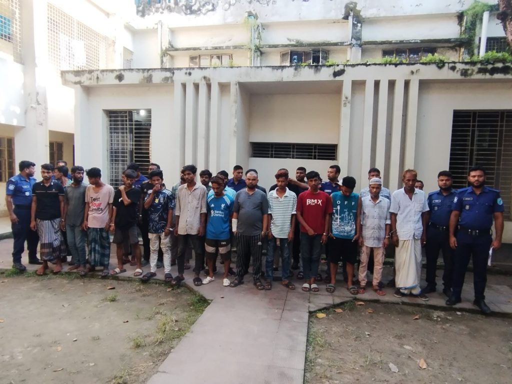 ভৈরবে মা*দক ও অনলাইন জু*য়ার বিরুদ্ধে অভিযান, গ্রেপ্তার ২৬