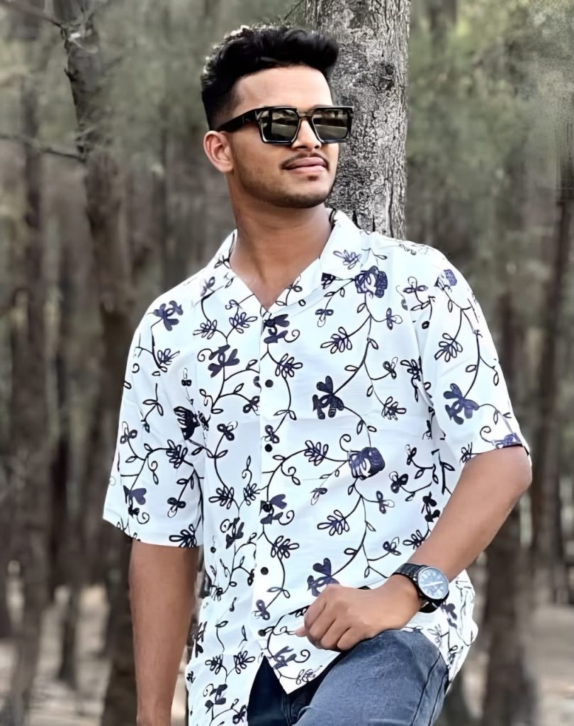 হোমনায় মোবাইল চার্জ দিতে গিয়ে বিদ্যুতায়িত হয়ে শিক্ষকের মৃত্যু