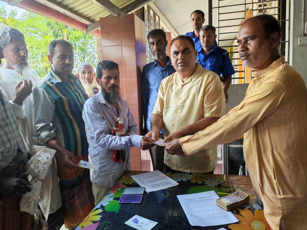 ক্ষতিগ্রস্ত কৃষকদের কৃষিকাজে ফেরাতে বিন্যাটিতে সরকারি সহায়তা প্রদান
