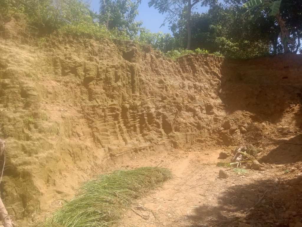 জুড়ীতে থামছেনা টিলা কাটা, ঝুঁকিতে ঘড়বাড়ি