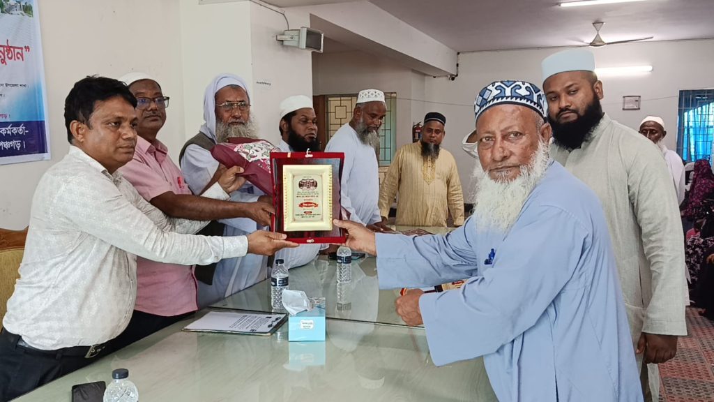 পঞ্চগড়ে অবসরপ্রাপ্ত তিন মউশিক শিক্ষক ও দুই কেয়ারটেকারকে বিদায়ী সংবর্ধনা