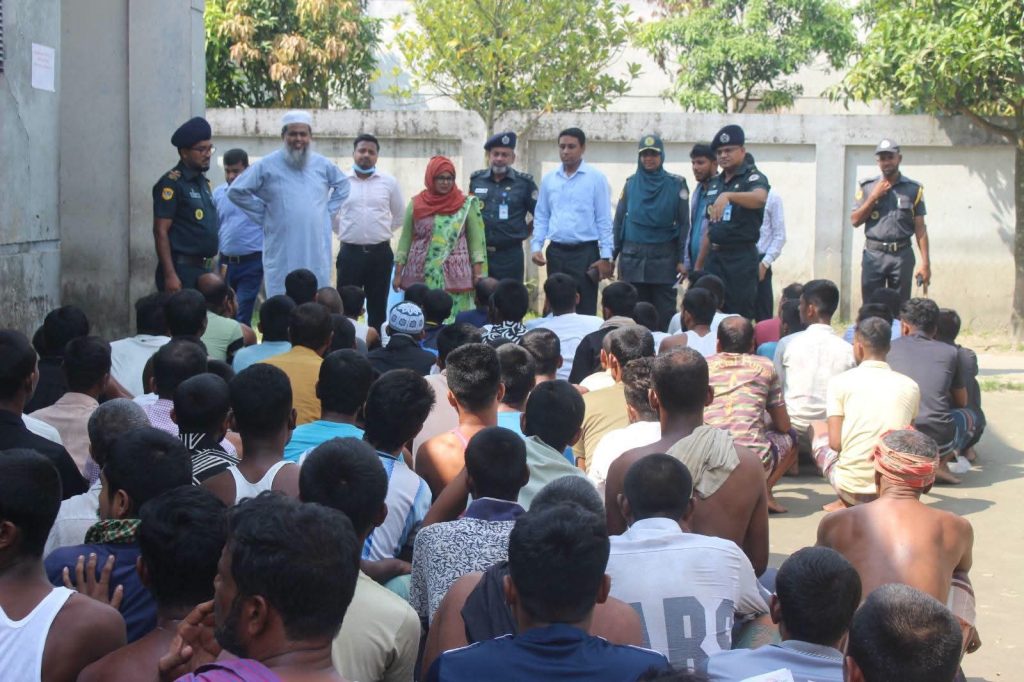 কিশোরগঞ্জ জেলা কারাগার পরিদর্শনে জেলা প্রশাসক, বন্দিদের সুযোগ-সুবিধা নিশ্চিতের নির্দেশ