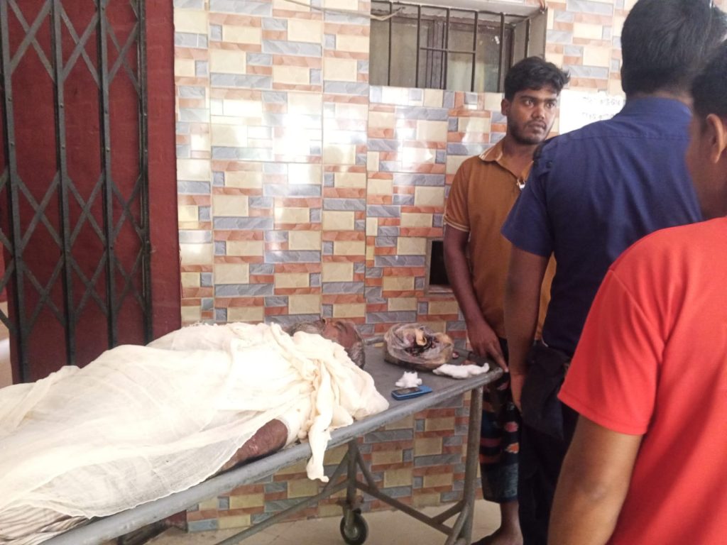 পুঠিয়া-তাহেরপুর সড়কে প্রাণ গেল ব্যবসায়ীর