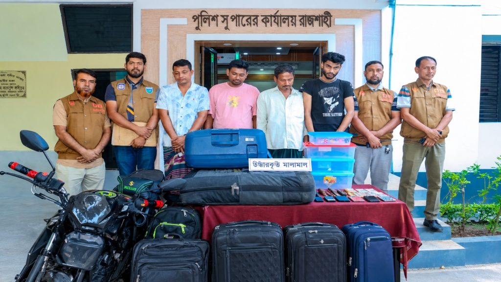 বিসিবির চু*রি যাওয়া লাগেজ পুঠিয়ায় উদ্ধার, গ্রেফতার ৫