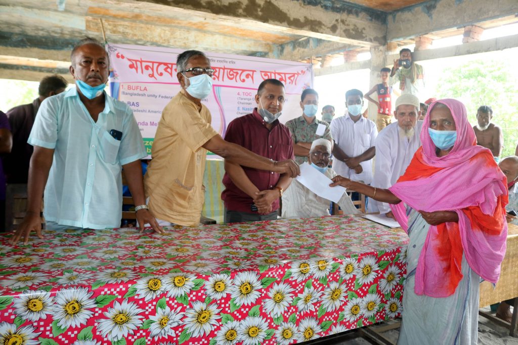 নাসিরনগরে ঈদ উপলক্ষে দুস্থদের মাঝে আমেরিকা প্রবাসীর নগদ অর্থ বিতরণ