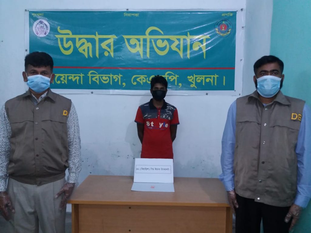 কেএমপি’র মাদক বিরোধী অভিযানে ৪২ পিস ইয়াবা ট্যাবলেটসহ মাদক ব্যবসায়ী গ্রেফতার