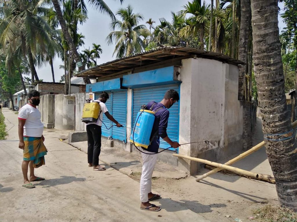 রংপুরে নিউ জুম্মাপড়ায় করোনা প্রতিরোধে জীবাণুনাশক স্প্রে কার্যক্রম শুরু